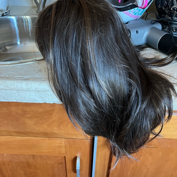 Medium Wavy Layered Cut Synthetic wig - Picture 10 of 16